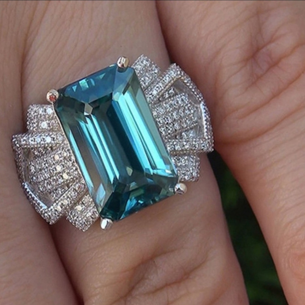 Aquamarine and Silver Women's Cocktail Ring SIZE 6 - Picture 2 of 5